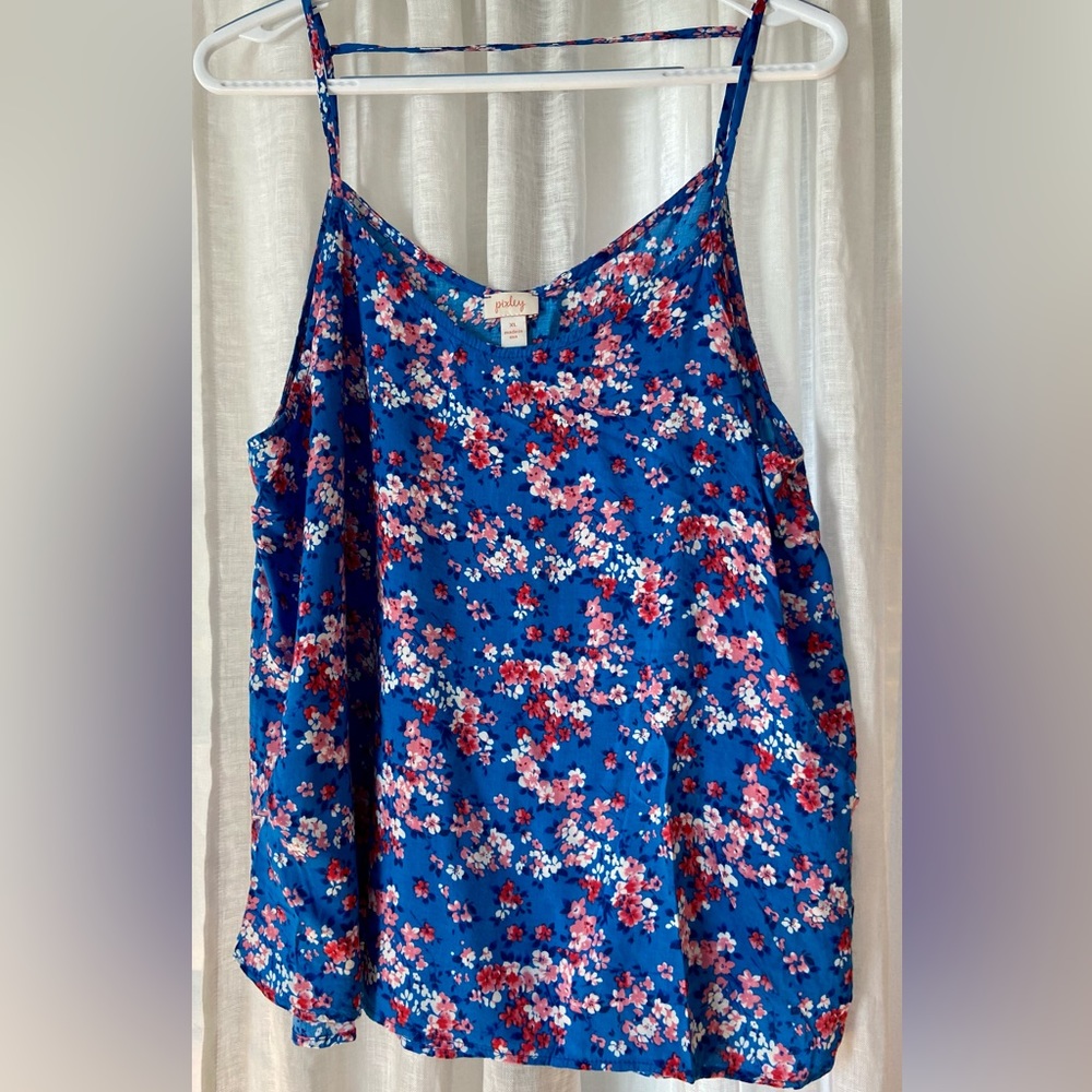 Adorable tank size XL